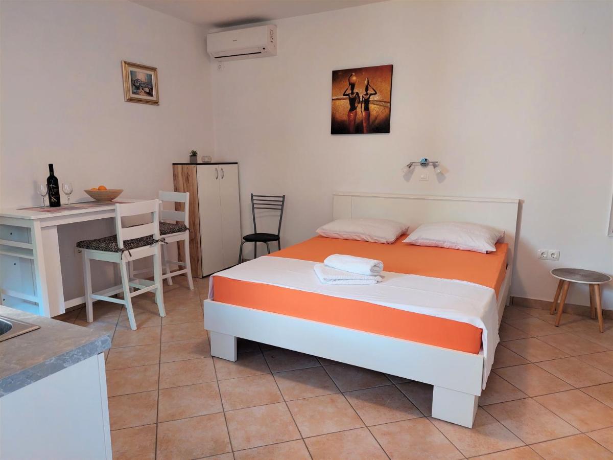 Apartments Nenad & Marija พาก ภายนอก รูปภาพ