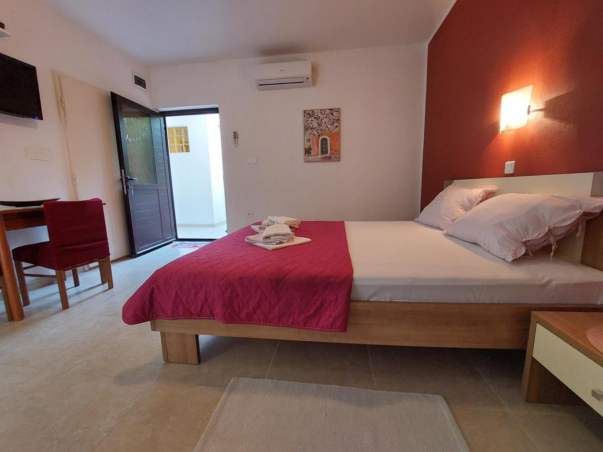 Apartments Nenad & Marija พาก ภายนอก รูปภาพ